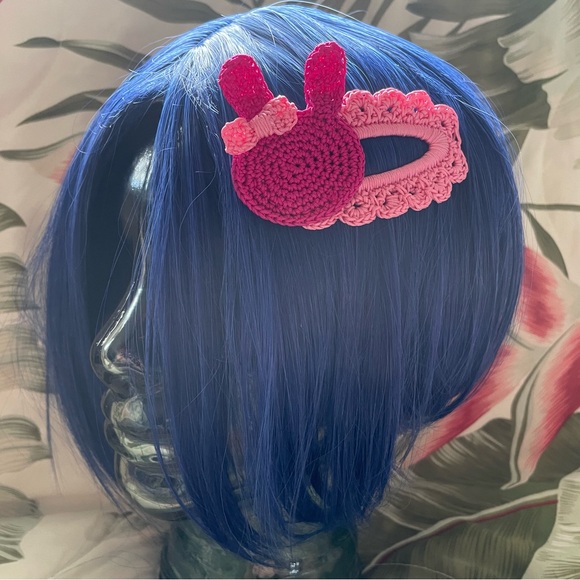 CROCHETED BUNNY SNAP CLIP: PINK/ MAGENTA - Picture 2 of 3